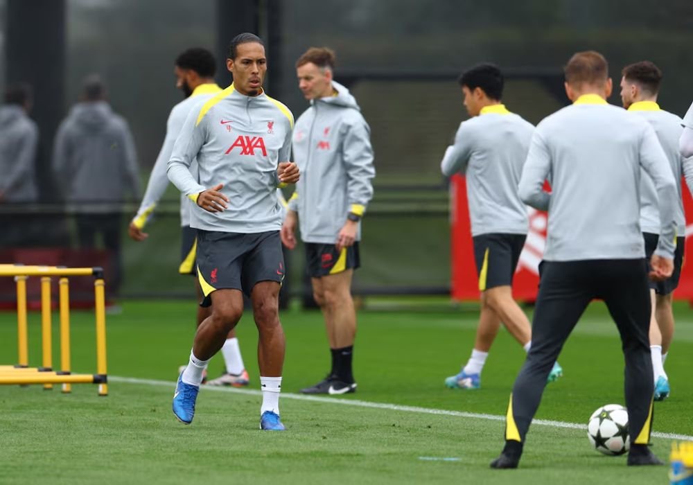 Virgil Van Dijk, teman Alisson Becker