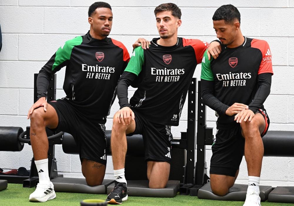 bek sayap arsenal